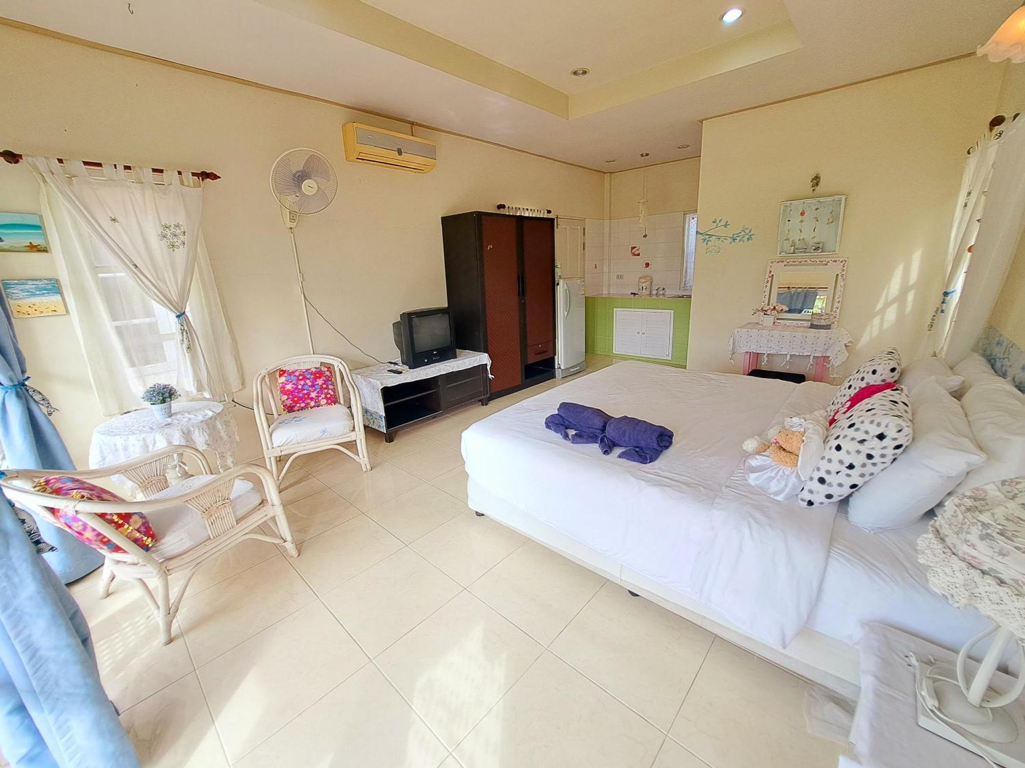 Prathana Garden Beach Resort Хуа Хин Екстериор снимка